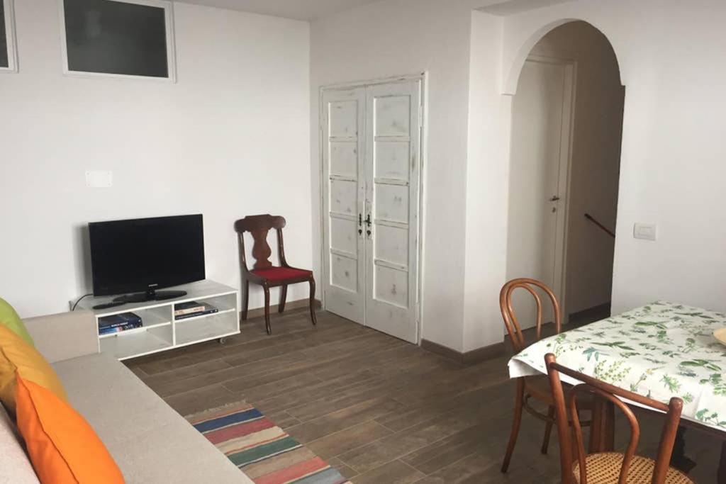 Aubert 64 Apartment อาออสตา ภายนอก รูปภาพ